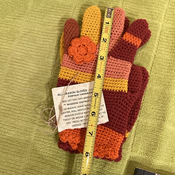 NWT multicolored all season gloves, size small - Picture 5 of 5